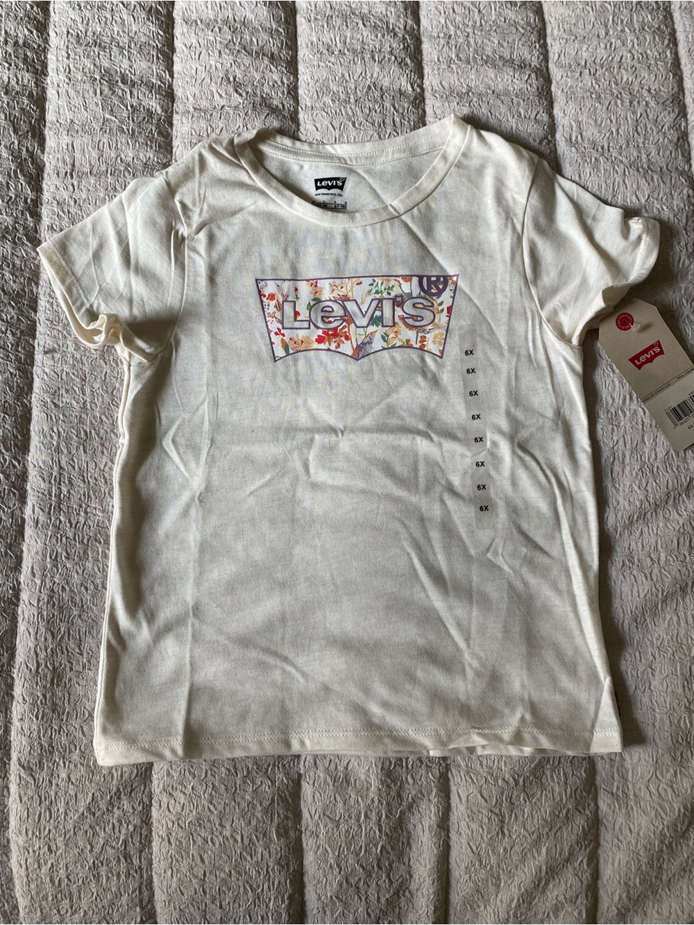 Levi's Cream Short Sleeve Tee with Floral Logo